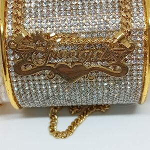 This beautiful name necklace said Gucci girl for adults and children.